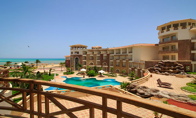 Two bedroom apartment for sale in hurghada on the beach